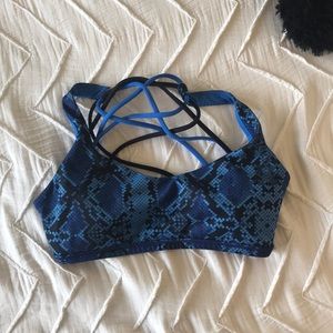 SUPER CUTE PATTERNED BLACK AND BLUE SPORTS BRA